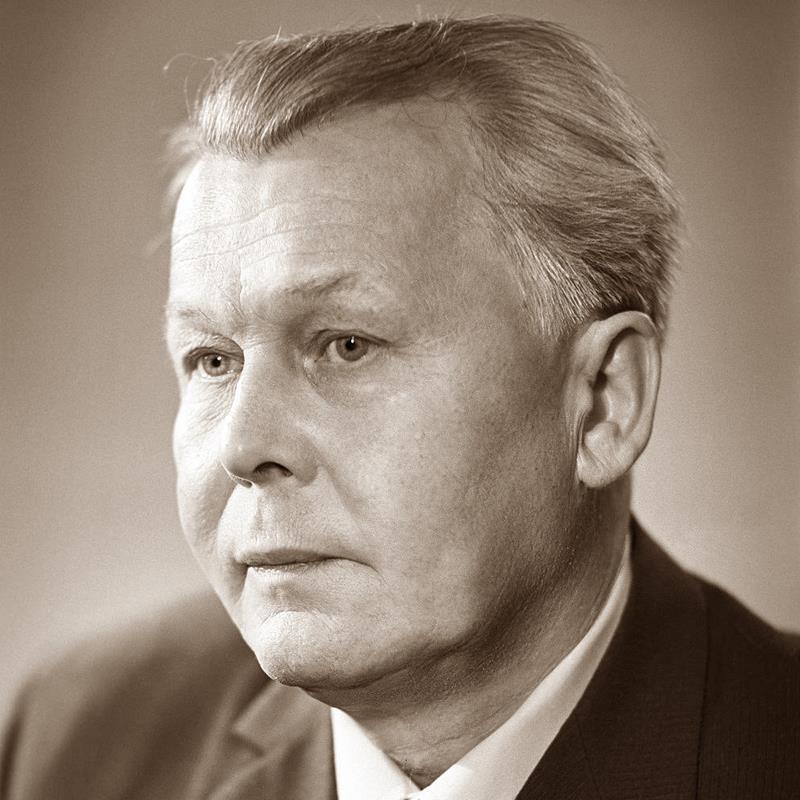 Портрет автора Александр Твардовский